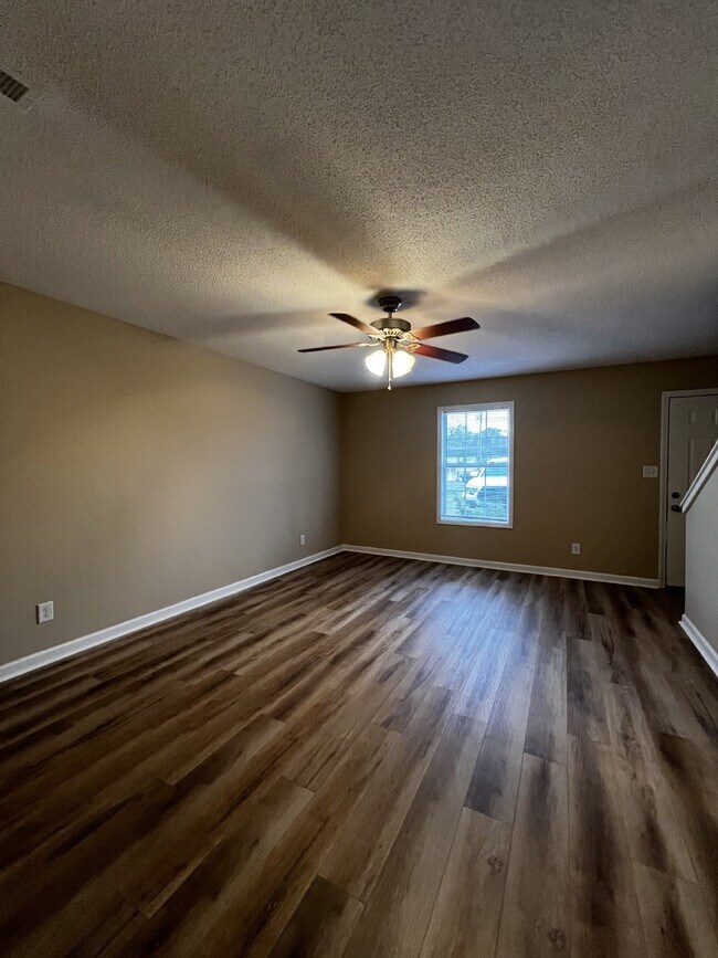 Building Photo - 541 Patriot Park Ct