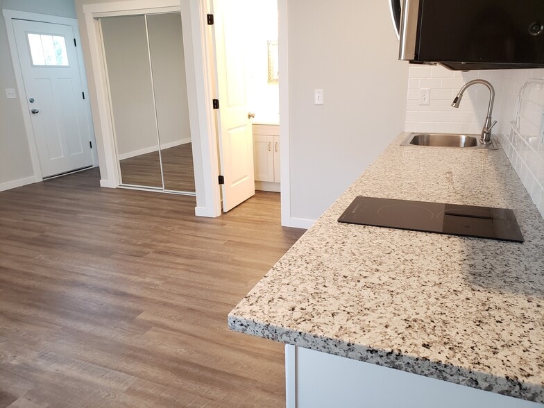 granite - 814 N 2nd St