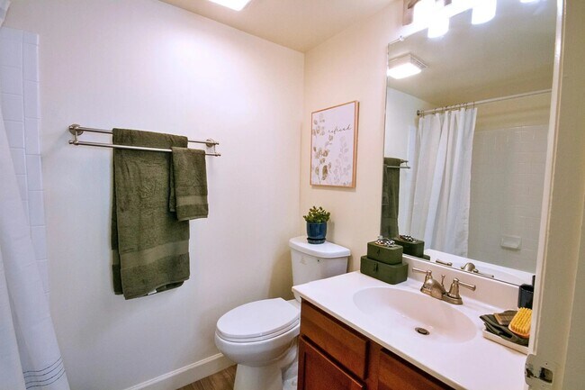 Building Photo - 4117 Landing Dr