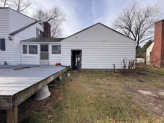 Building Photo - 814 Brattleboro Rd