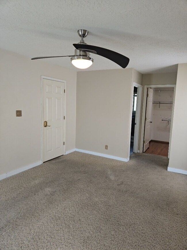 Building Photo - 4 Bedroom, 3 Bathroom! Lovely Home!