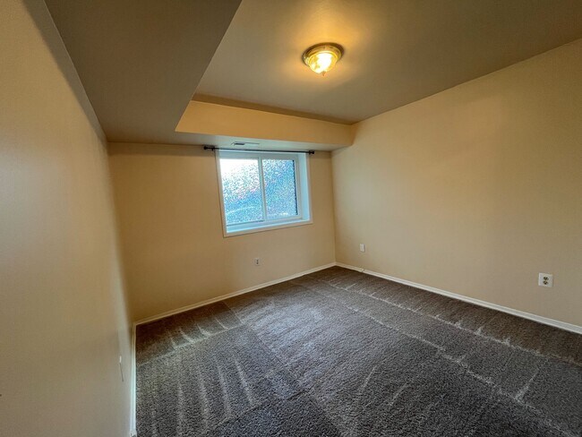 Building Photo - 3240 S 28th St