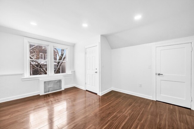 Building Photo - 284 MacArthur Ave