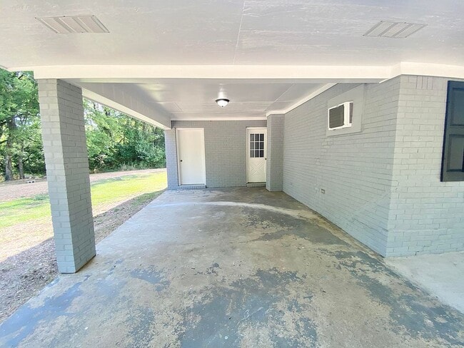 Building Photo - 20117 County Line Rd