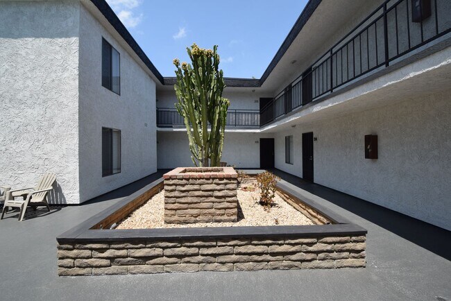 Building Photo - 15049 Burbank Blvd
