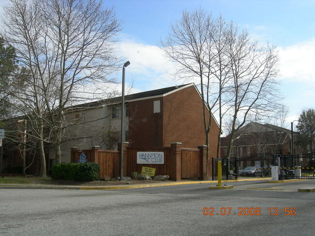 Building Photo - First floor 2 bedroom condo w a patio