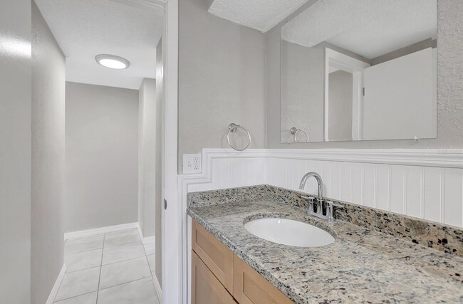 Building Photo - 7210 Parrot Dr