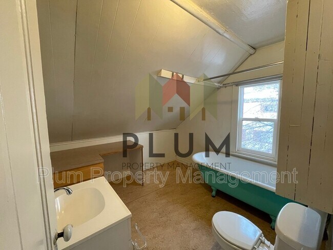 Building Photo - 807 Bulwer St
