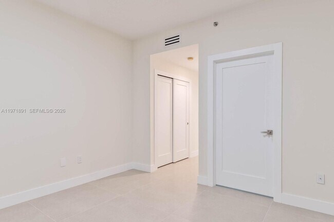 Building Photo - 1050 Brickell Ave