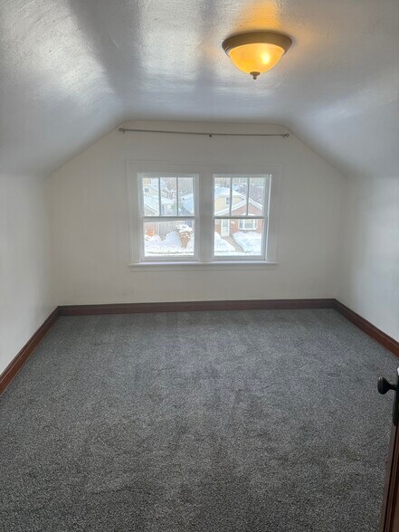 Building Photo - 216 S Ash St