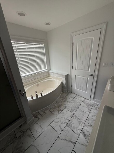 Building Photo - 543 Becks Church Rd