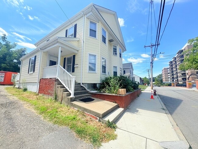 Building Photo - 33 Williams St