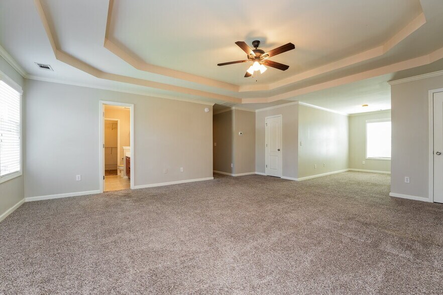 Building Photo - 2701 Sedgeview Ln NE