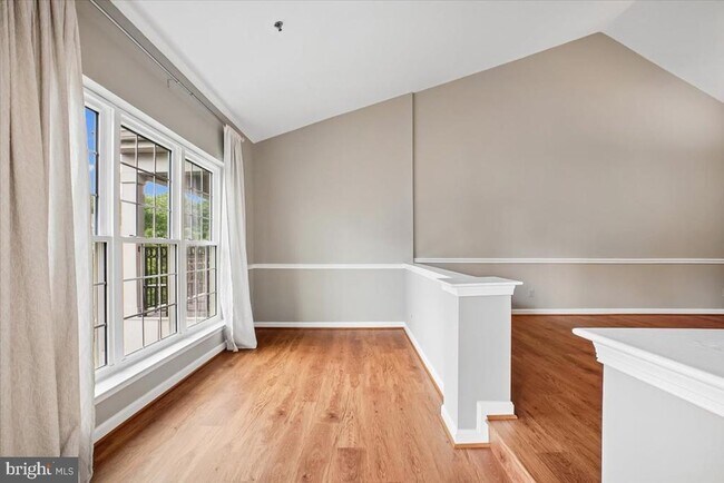 Building Photo - 1100 Quaker Hill Dr