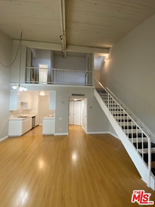Building Photo - 5460 White Oak Ave