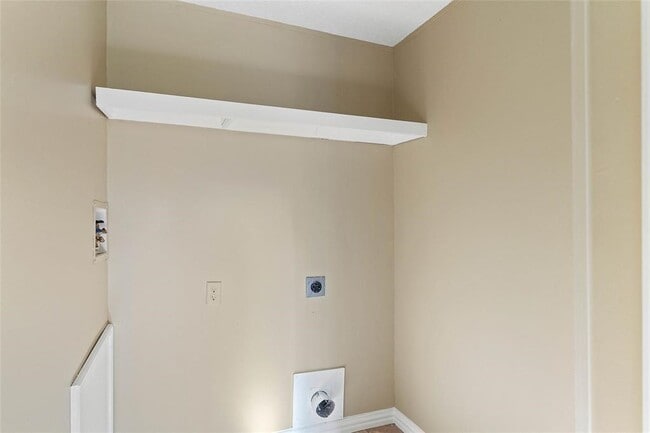 Building Photo - 14702 Scarlet Oak Dr