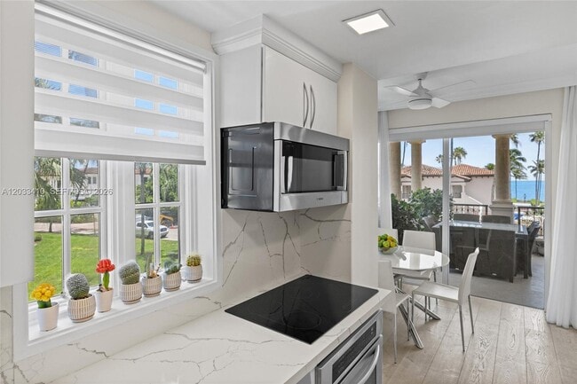 Building Photo - 19122 Fisher Island Dr