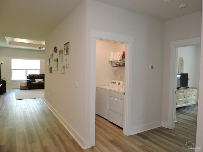 Building Photo - 10697 Davenport Lp