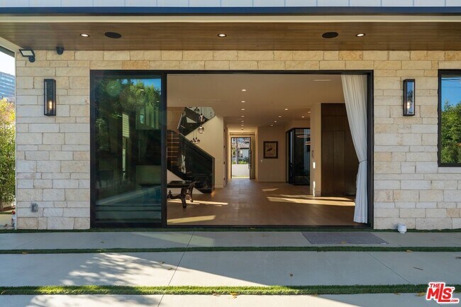 Building Photo - 4708 Noble Ave