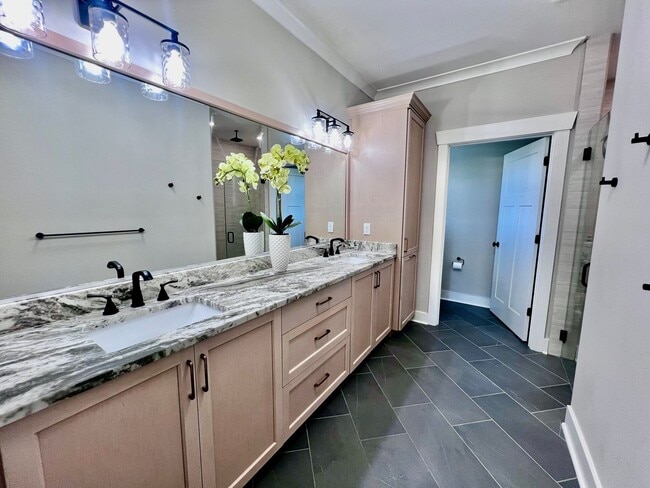 Building Photo - Gorgeous Home on Walkers Ferry Lane in The...