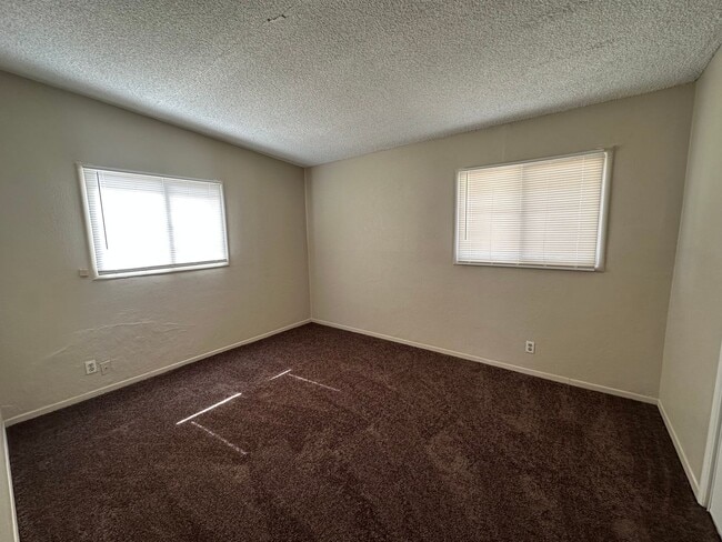 Building Photo - Modern 2-Bedroom Apartment with Garage – Convenient Living!