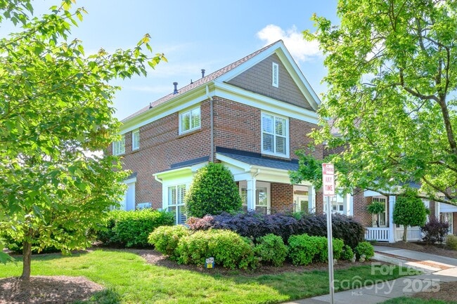 Building Photo - 18524 Mizzenmast Ave