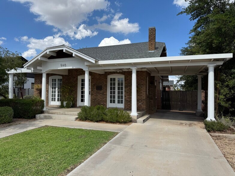 Primary Photo - 946 E Coronado Rd