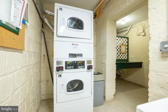 Building Photo - 26 S Old Glebe Rd