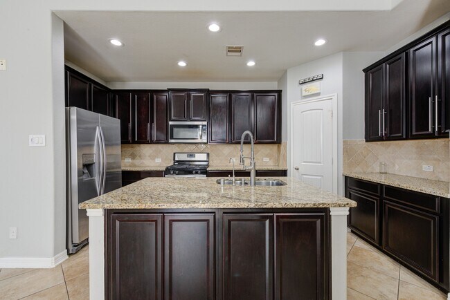 Building Photo - 10009 Boulder Bend Ln