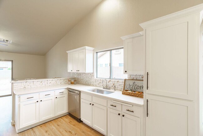 Building Photo - Elegant, Exclusive & Exquisite in this dre...