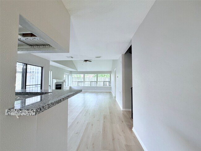 Building Photo - 13535 Gaby Virbo Dr