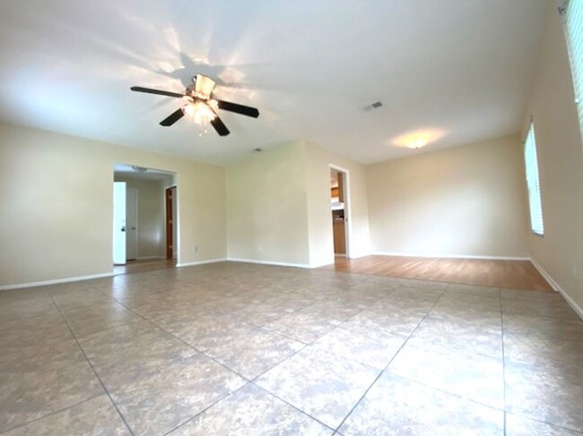 Building Photo - Beautiful 3 Bedroom Ormond Beach Home!