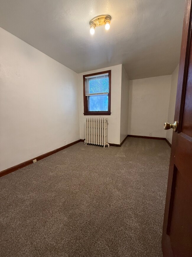 Building Photo - 825 9th Ave N