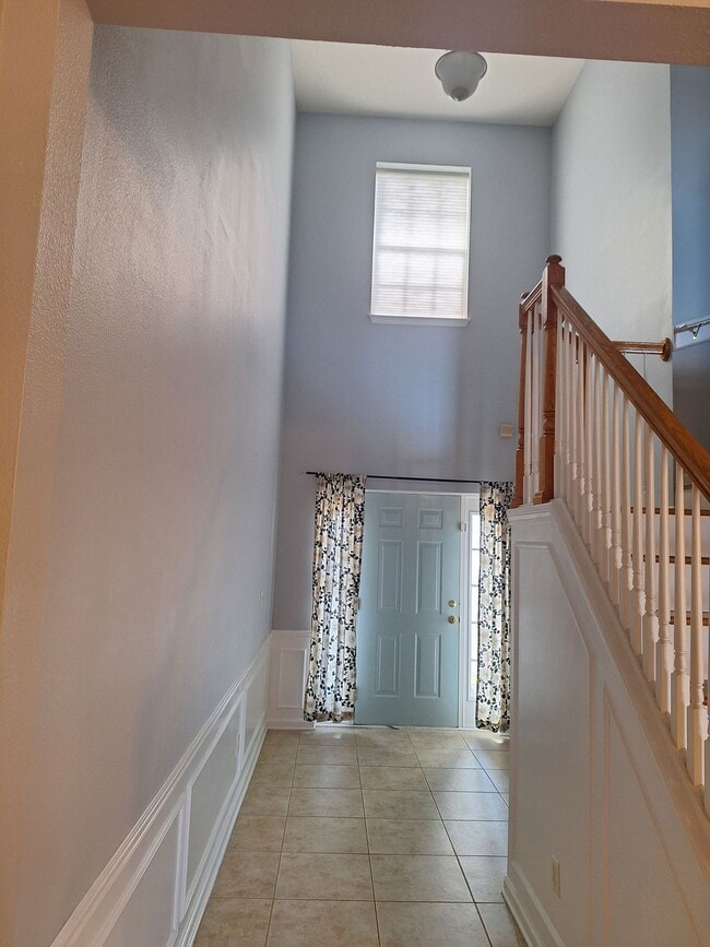 Building Photo - Townhome near Gate Parkway