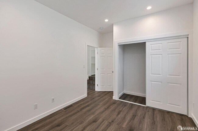 Building Photo - 68 Cayuga Ave