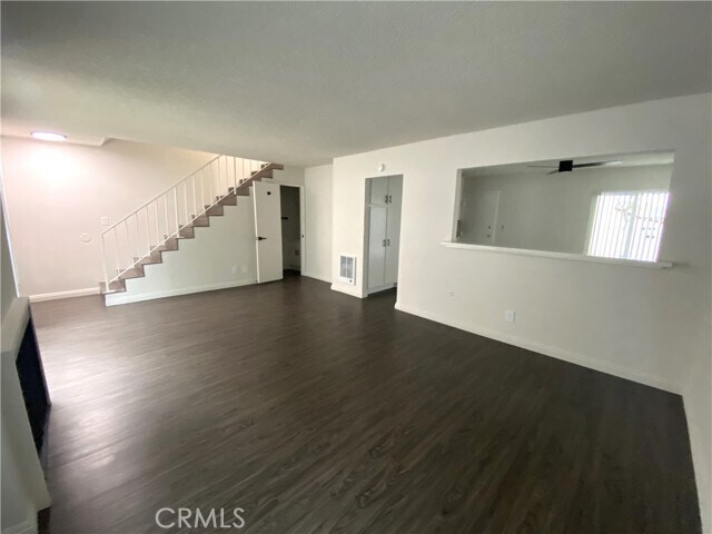 Building Photo - 25400 Oak St