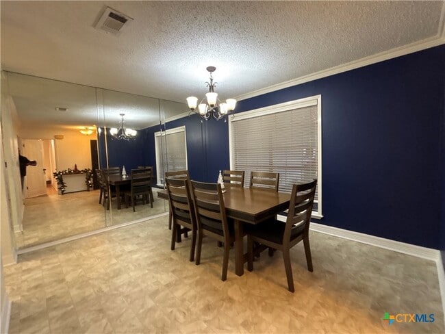 Building Photo - 205 Magdalena Dr