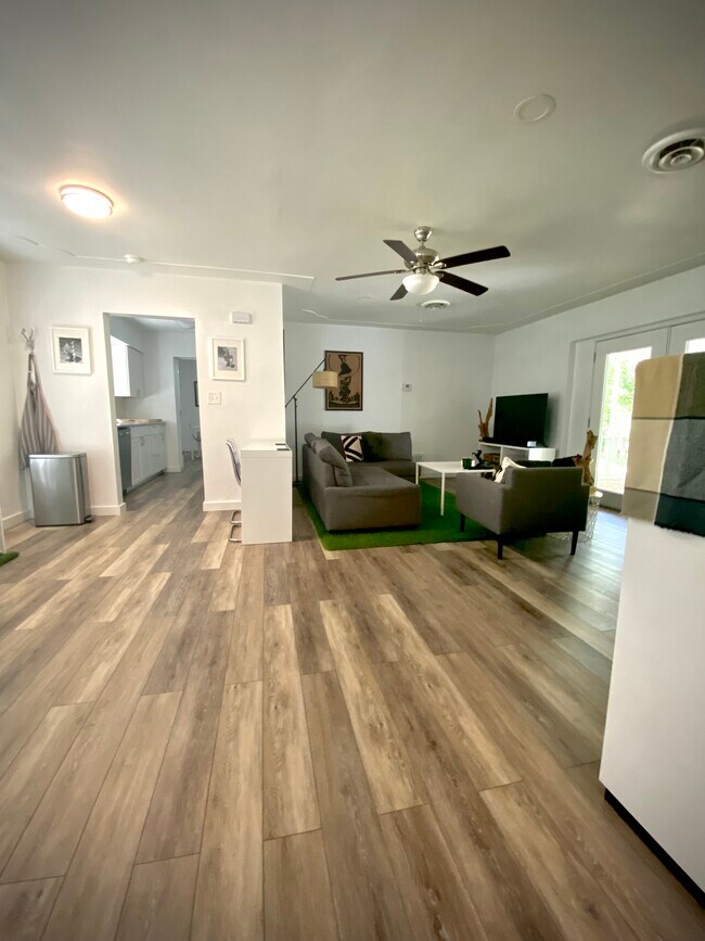 Building Photo - 420 Stonehenge Dr