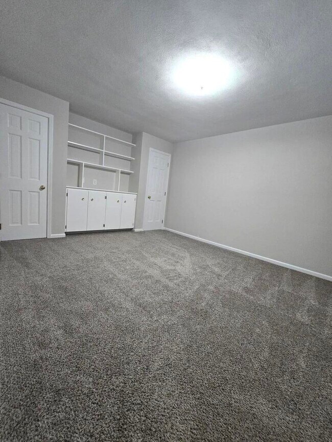 Building Photo - 714 N Bridge St