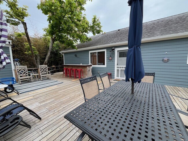 Building Photo - 142 Bungalow Ln