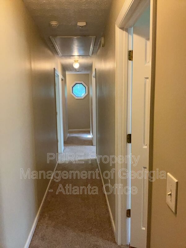 Building Photo - 3213 Southridge