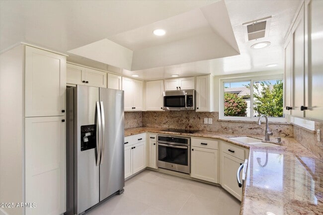 Building Photo - 8338 E San Rafael Dr