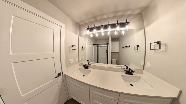 Building Photo - 507 W Fort Worth St