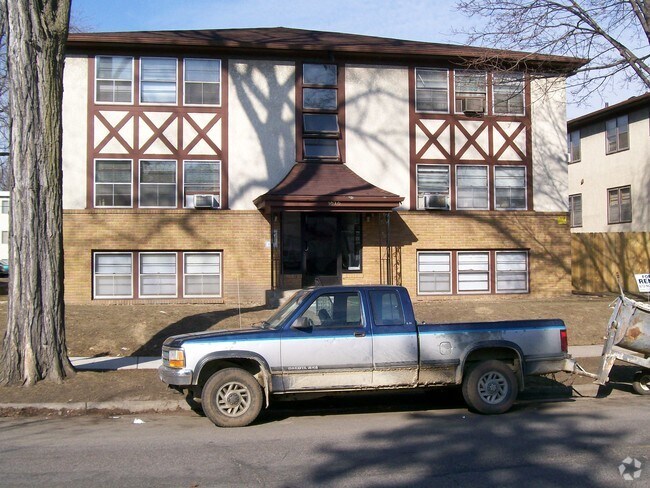 Building Photo - 3020 31st Ave S