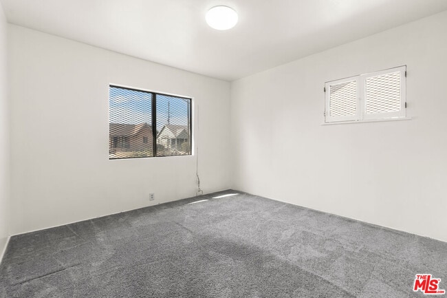 Building Photo - 1351 W 70th St
