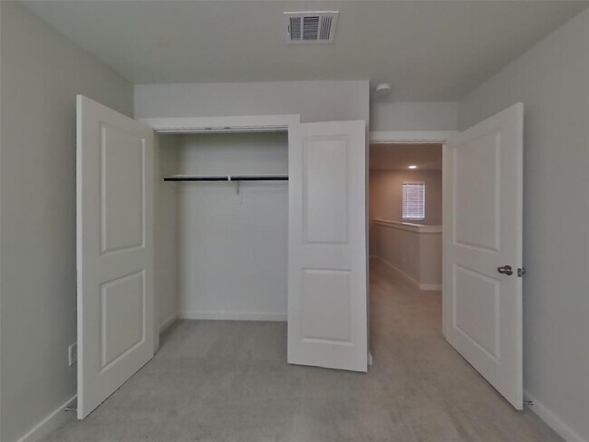 Building Photo - 9835 Willow Creek Commerce Dr