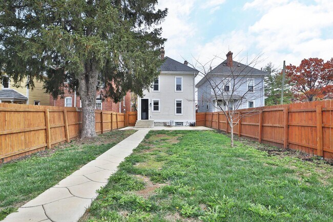 Building Photo - 693 Wilson Ave