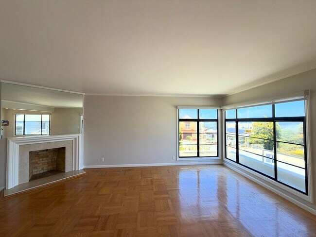 Building Photo - UPDATED HUGE SUNNY 2250sf 3BR+Den/1+2Half BA 2250sf Sunset/UCSF Home VIEWS AVAILABLE NOW