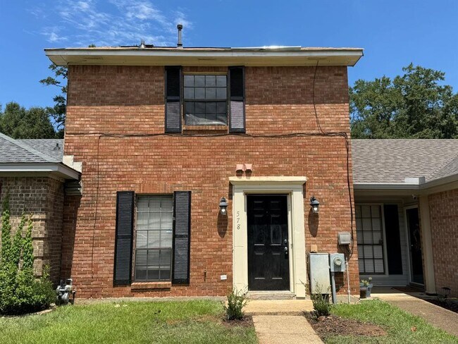 Building Photo - 578 Hollow Wood Rd