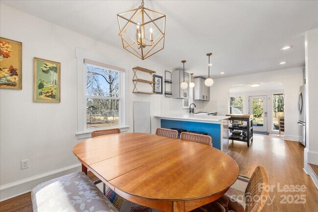 Building Photo - 5712 Oak Dr